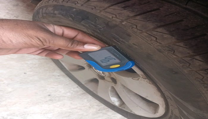 2011 Skoda Superb AMBITION 2.0 TDI CR AT, Diesel, Automatic, 1,55,721 km, tyre