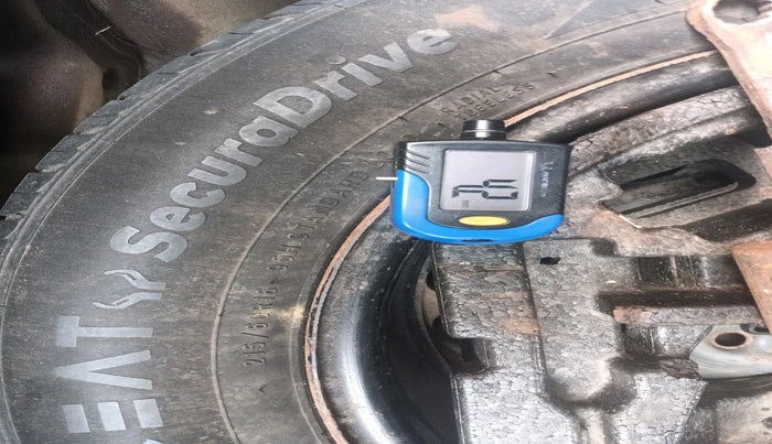 2011 Skoda Superb AMBITION 2.0 TDI CR AT, Diesel, Automatic, 1,55,721 km, tyre