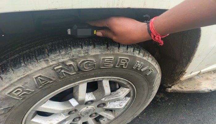 2017 Mahindra TUV300 T8, Diesel, Manual, 1,46,899 km, tyre