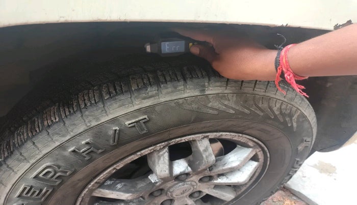 2017 Mahindra TUV300 T8, Diesel, Manual, 1,46,899 km, tyre