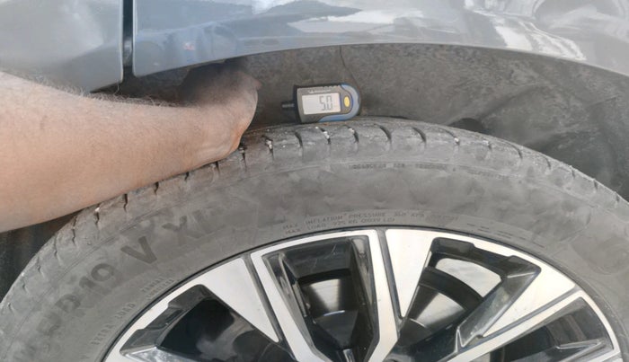 2022 Volvo XC 60 B5 INSCRIPTION, Petrol, Automatic, 1,50,621 km, tyre