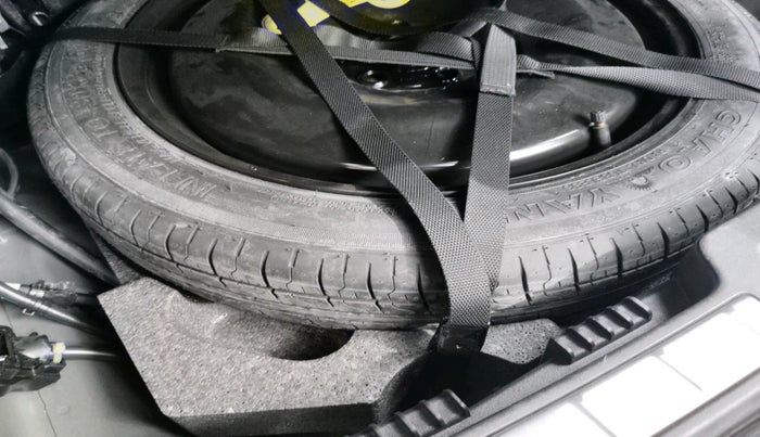 2022 Volvo XC 60 B5 INSCRIPTION, Petrol, Automatic, 1,50,621 km, tyre