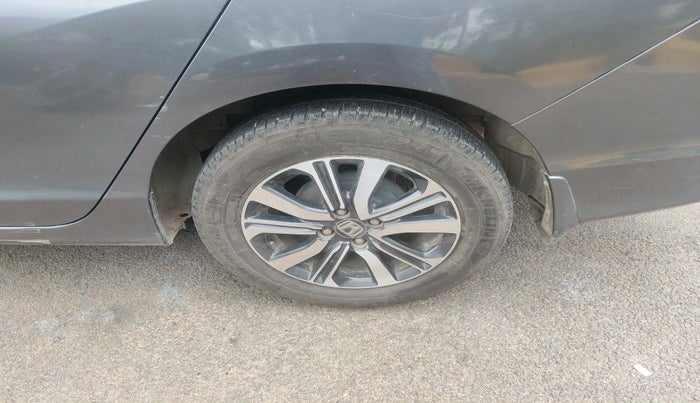 2017 Honda City 1.5L I-VTEC V MT, Petrol, Manual, 1,04,596 km, tyre