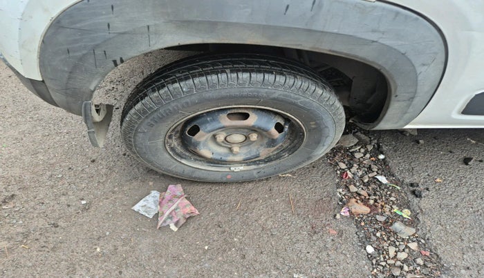 2016 Renault Kwid RXL, Petrol, Manual, 1,13,137 km, tyre