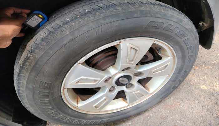 2012 Mahindra XUV500 W8, Diesel, Manual, 1,02,945 km, tyre