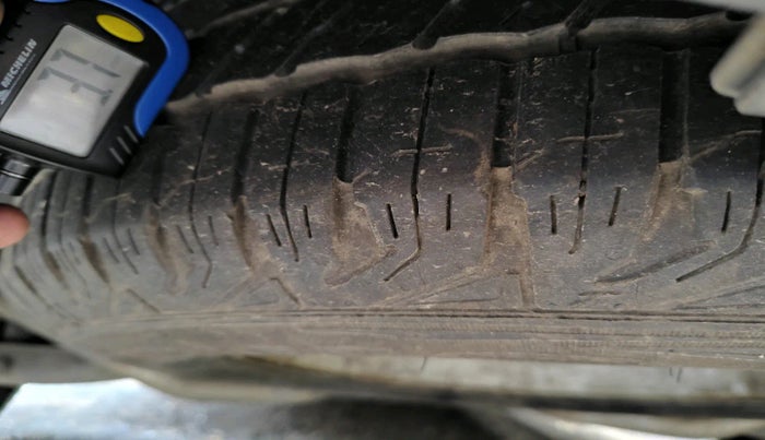 2012 Mahindra XUV500 W8, Diesel, Manual, 1,02,945 km, tyre