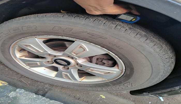 2012 Mahindra XUV500 W8, Diesel, Manual, 1,02,945 km, tyre