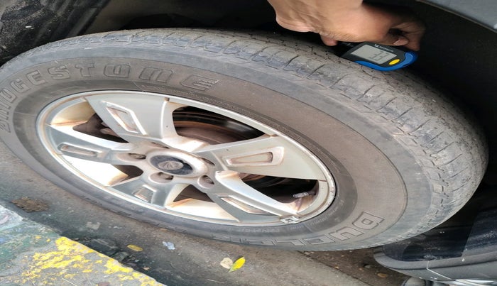 2012 Mahindra XUV500 W8, Diesel, Manual, 1,02,945 km, tyre