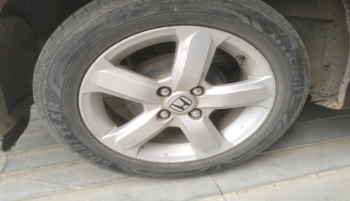 2013 Honda City 1.5L I-VTEC S MT, Petrol, Manual, 1,00,706 km, tyre