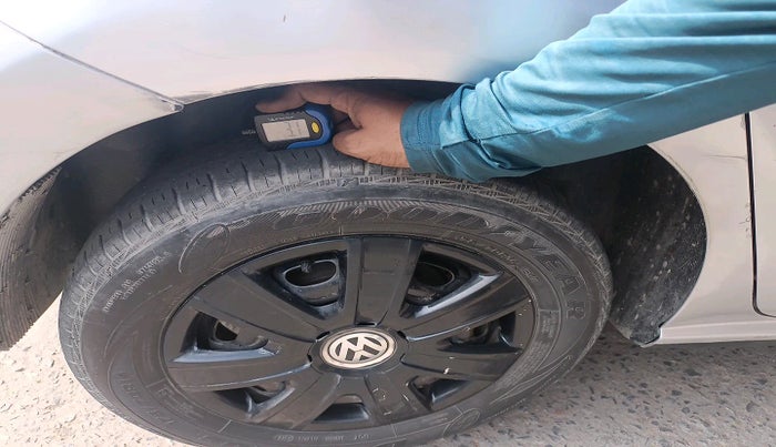 2011 Volkswagen Polo COMFORTLINE 1.2L PETROL, Petrol, Manual, 1,41,656 km, tyre