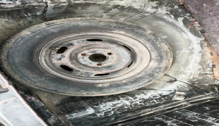 2018 Renault Kwid RXT 0.8, Petrol, Manual, 1,02,207 km, tyre