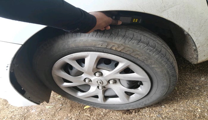 2017 Hyundai Grand i10 MAGNA 1.2 KAPPA VTVT, Petrol, Manual, 1,08,792 km, tyre