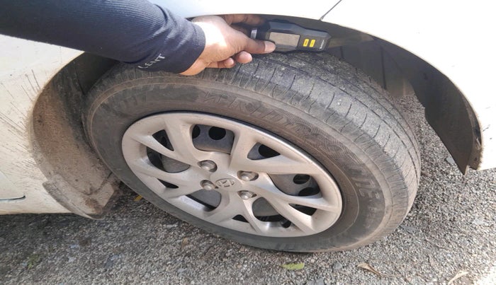 2017 Hyundai Grand i10 MAGNA 1.2 KAPPA VTVT, Petrol, Manual, 1,08,792 km, tyre