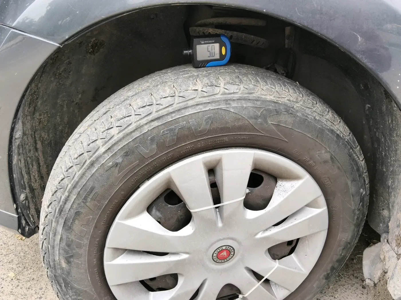 2019 Volkswagen Ameo TRENDLINE 1.0L, Petrol, Manual, 11,457 km, tyre