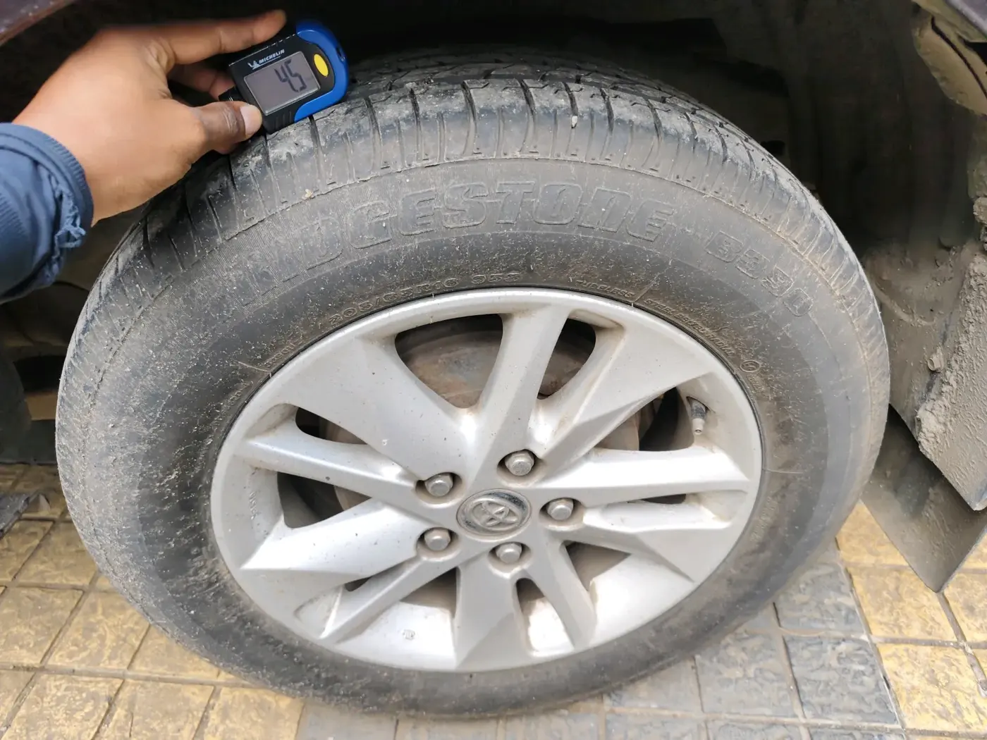 2017 Toyota Innova Crysta 2.7 GX AT 7 STR, Petrol, Automatic, 50,000 km, tyre