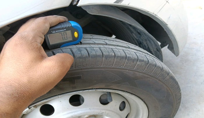 2016 Hyundai Eon ERA +, Petrol, Manual, 87,886 km, tyre