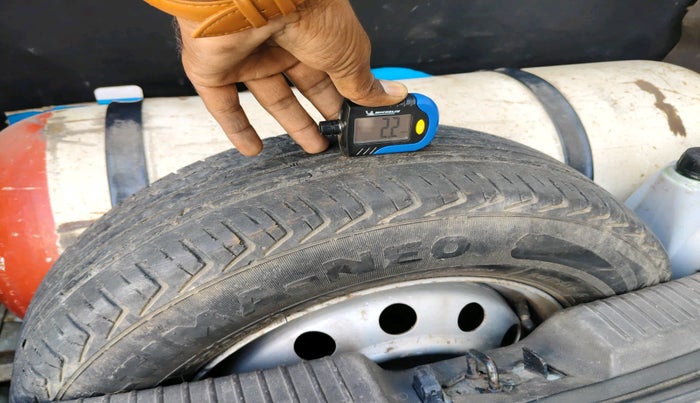 2010 Hyundai i10 ERA 1.1, Petrol, Manual, 1,19,228 km, tyre