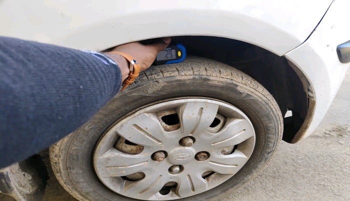 2010 Hyundai i10 ERA 1.1, Petrol, Manual, 1,19,228 km, tyre