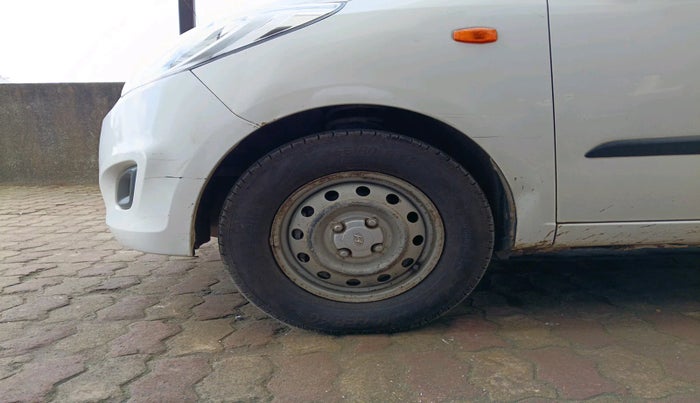 2015 Hyundai i10 MAGNA 1.1, Petrol, Manual, 1,21,516 km, tyre