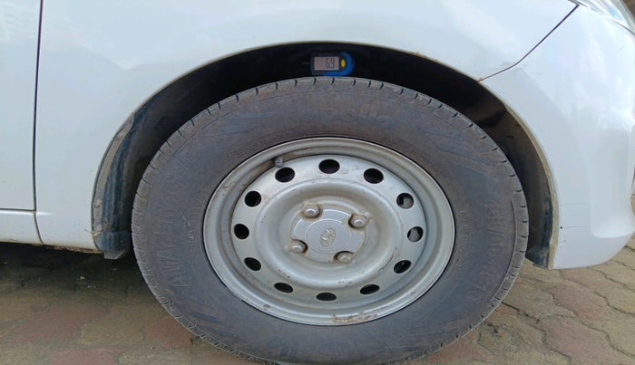 2015 Hyundai i10 MAGNA 1.1, Petrol, Manual, 1,21,516 km, tyre