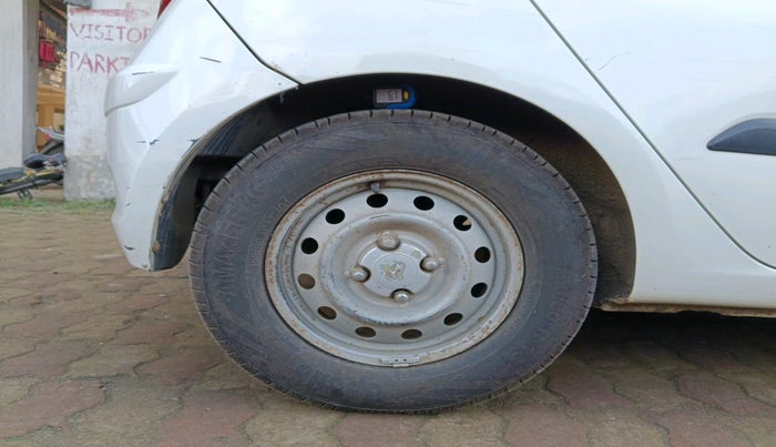 2015 Hyundai i10 MAGNA 1.1, Petrol, Manual, 1,21,516 km, tyre