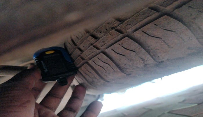 2020 KIA CARNIVAL LIMOUSINE 2.2 7 STR, Diesel, Automatic, 1,30,398 km, tyre