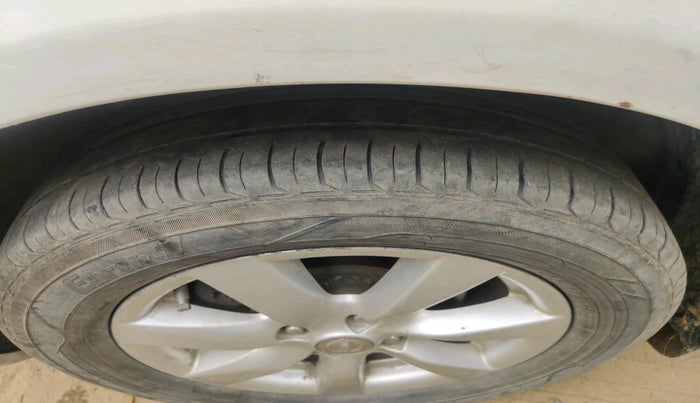 2013 Nissan Sunny XV DIESEL, Diesel, Manual, 1,56,023 km, tyre