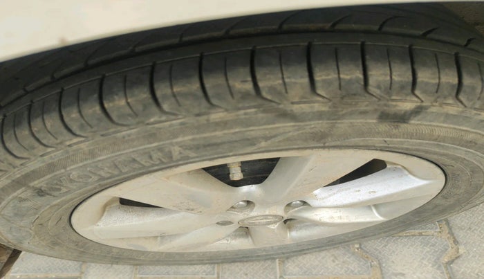 2013 Nissan Sunny XV DIESEL, Diesel, Manual, 1,56,023 km, tyre