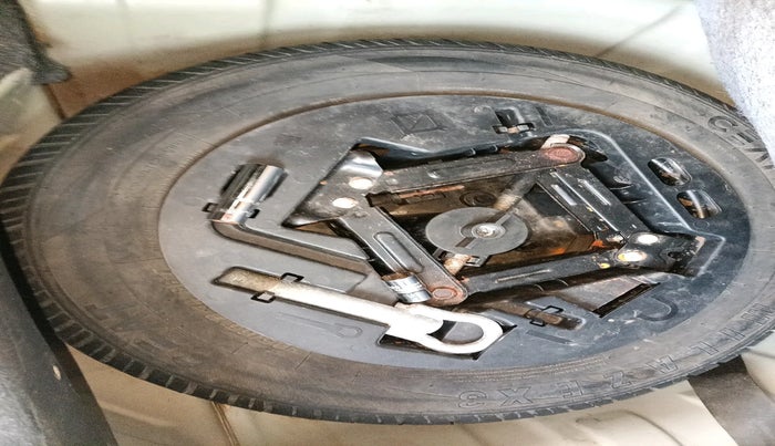 2016 Mahindra Kuv100 K6 D 6 STR, Diesel, Manual, 91,241 km, tyre