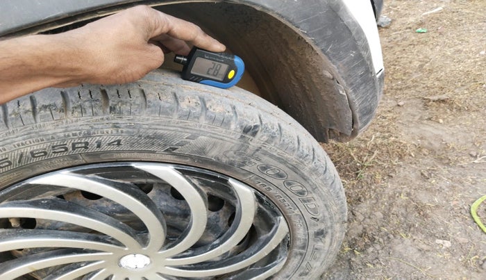 2021 Renault Kwid CLIMBER 1.0 (O), Petrol, Manual, 49,733 km, tyre