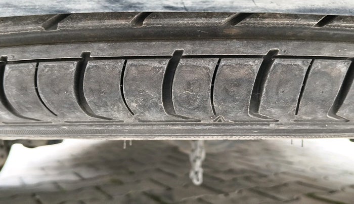 2021 Toyota Innova Crysta 2.7 VX 7 STR, Petrol, Manual, 81,280 km, tyre