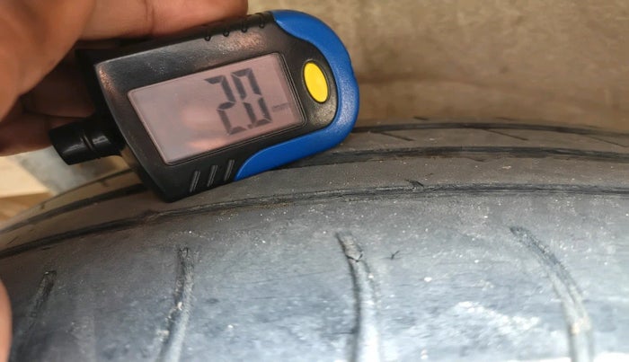 2016 Maruti Wagon R 1.0 LXI CNG, Petrol, Manual, 1,14,602 km, tyre