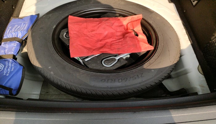 2022 MG ASTOR SHARP 1.5 CVT, Petrol, Automatic, 38,588 km, tyre