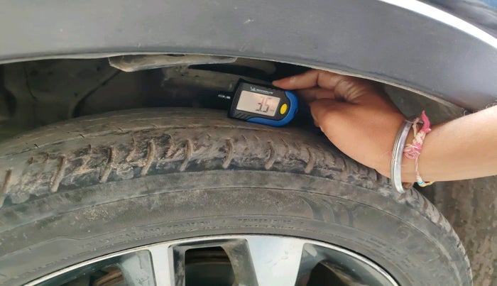 2021 Mahindra XUV300 W8 (O) 1.2 PETROL, Petrol, Manual, 66,721 km, tyre