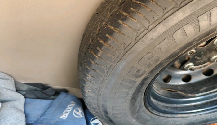 2012 Hyundai i10 MAGNA 1.1 LPG, Petrol, Manual, 1,35,586 km, tyre