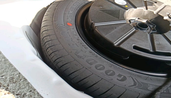 2022 Skoda KUSHAQ STYLE 1.0L TSI AT (6 AIRBAGS), Petrol, Automatic, 43,877 km, tyre