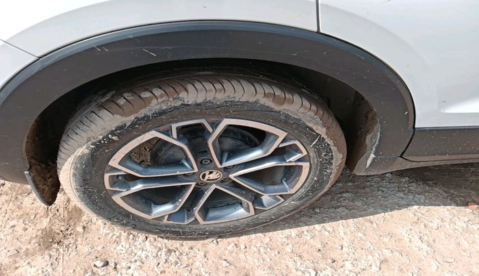 2022 Skoda KUSHAQ STYLE 1.0L TSI AT (6 AIRBAGS), Petrol, Automatic, 43,877 km, tyre