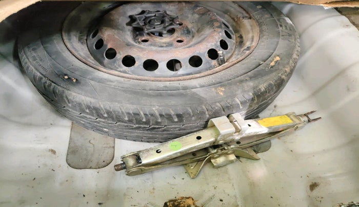 2016 Hyundai Xcent S 1.2, Petrol, Manual, 93,020 km, tyre