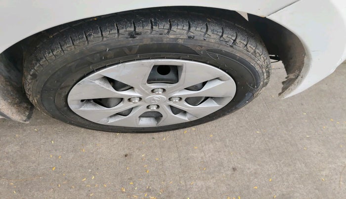 2016 Hyundai Xcent S 1.2, Petrol, Manual, 93,020 km, tyre