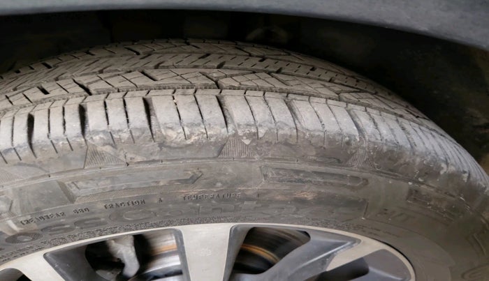 2018 Mahindra XUV500 W11 AT, Diesel, Automatic, 1,10,384 km, tyre