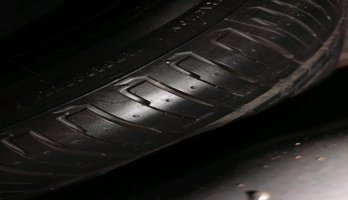 2021 Hyundai NEW I20 SPORTZ 1.2 MT, Petrol, Manual, 1,32,284 km, tyre