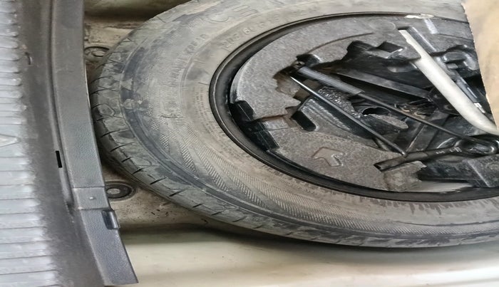 2017 Skoda Octavia 2.0 TDI L&K AT, Diesel, Automatic, 1,26,729 km, tyre