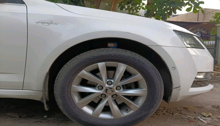 2017 Skoda Octavia 2.0 TDI L&K AT, Diesel, Automatic, 1,26,729 km, tyre