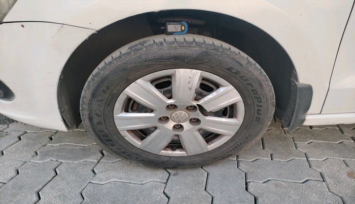 2012 Volkswagen Vento TRENDLINE 1.6, Petrol, Manual, 97,447 km, tyre