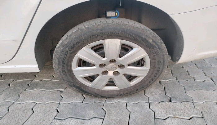 2012 Volkswagen Vento TRENDLINE 1.6, Petrol, Manual, 97,447 km, tyre