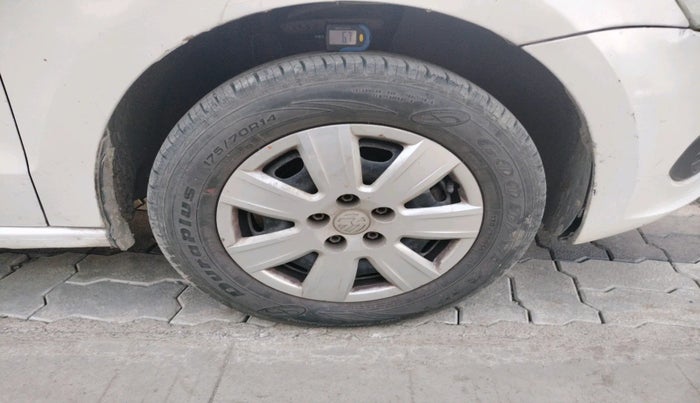 2012 Volkswagen Vento TRENDLINE 1.6, Petrol, Manual, 97,447 km, tyre