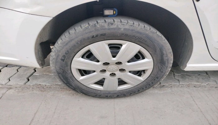 2012 Volkswagen Vento TRENDLINE 1.6, Petrol, Manual, 97,447 km, tyre