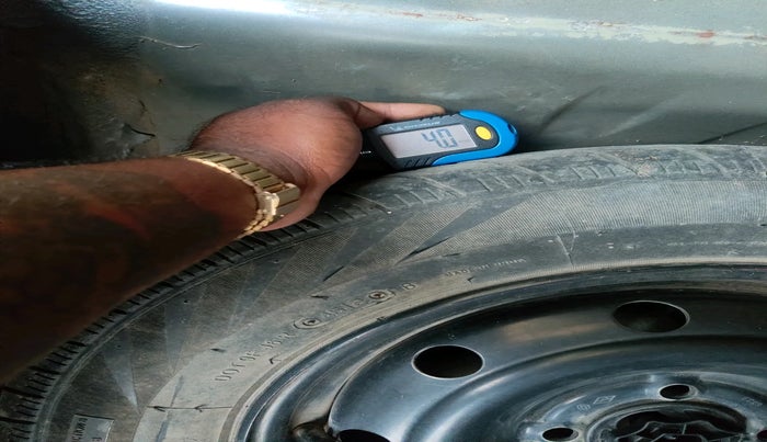 2013 Mahindra Verito 1.5 D4, Diesel, Manual, 1,27,069 km, tyre