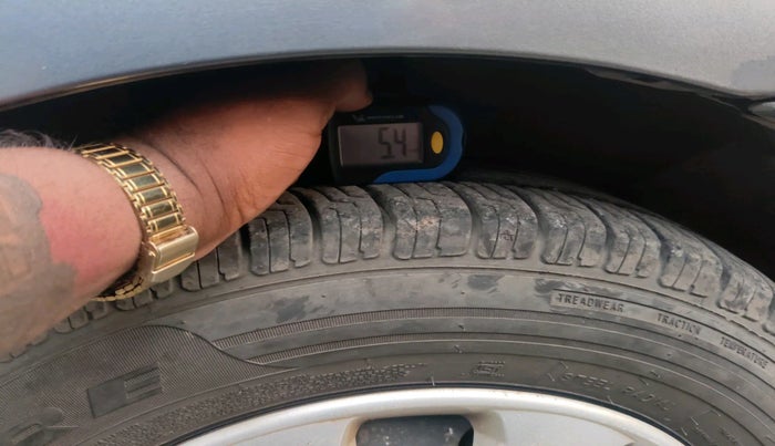 2013 Mahindra Verito 1.5 D4, Diesel, Manual, 1,27,069 km, tyre