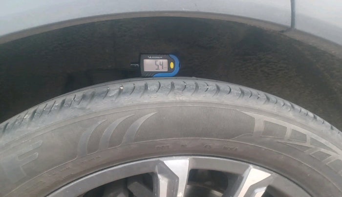 2021 Mahindra XUV700 AX 7 LUXURY P AT 7 STR, Petrol, Automatic, 16,50,000 km, tyre